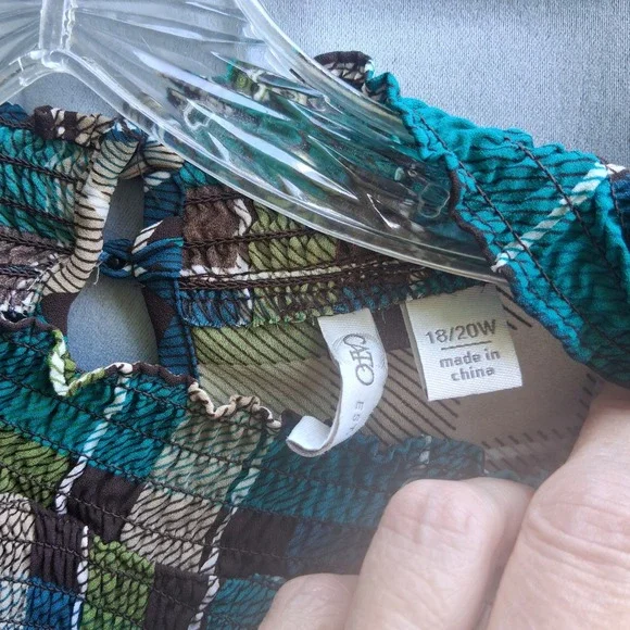 Cato Womens 18/20W Plaid Long Sleeve Blouse Smocked Neck Cuffs Green Blue Plaid - Picture 4 of 9